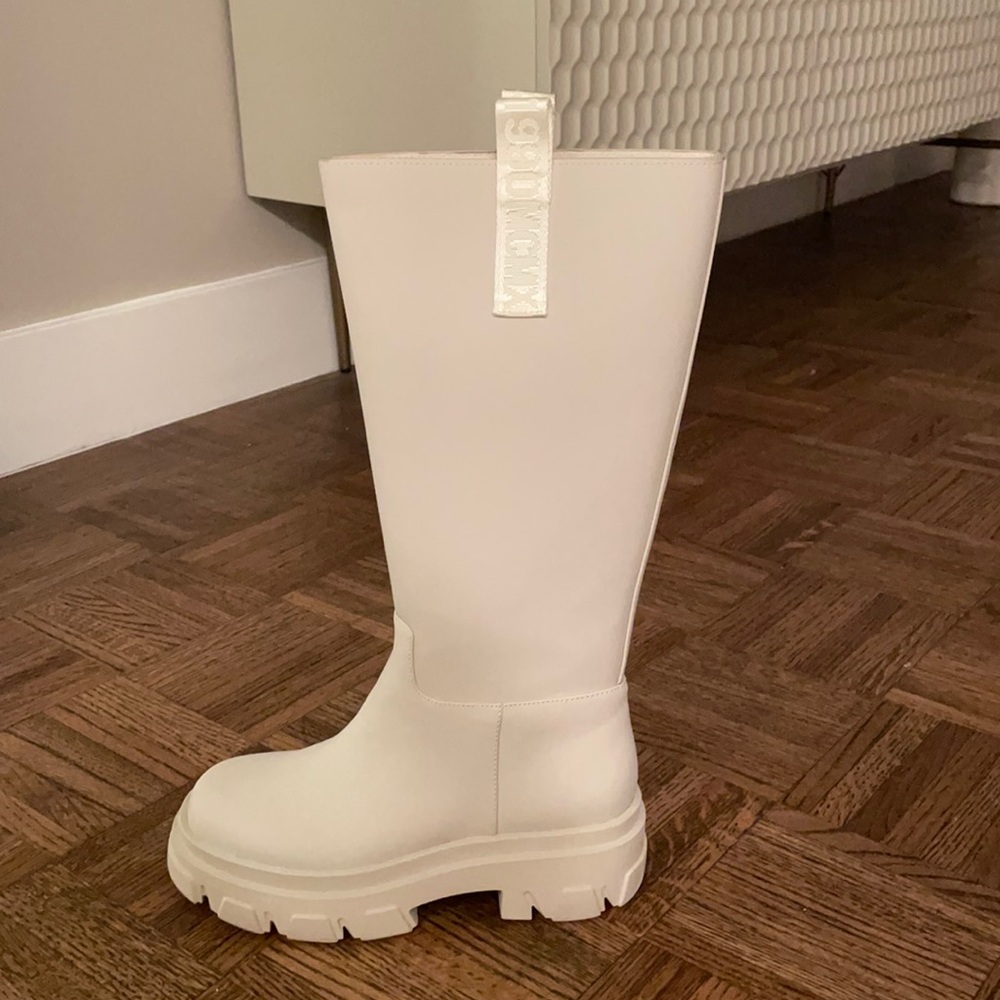 SOLD-Steve Madden Lodge Bone Boot Size 7